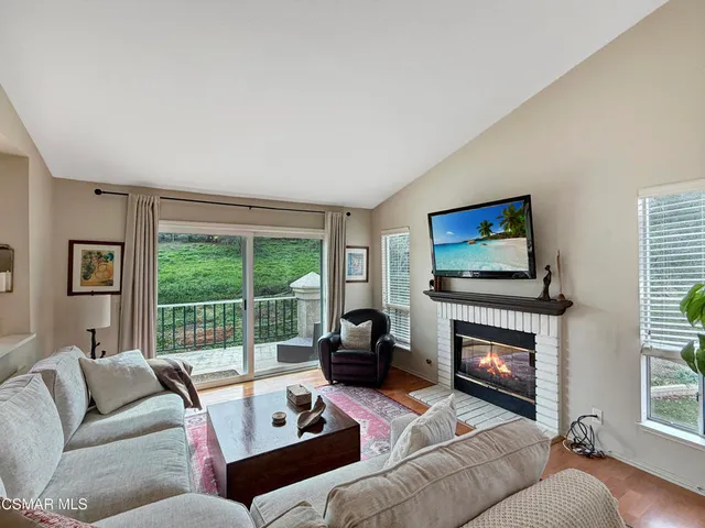 $3,795 | 264 Ridgeton Lane, Unit B, Simi Valley, CA 93065