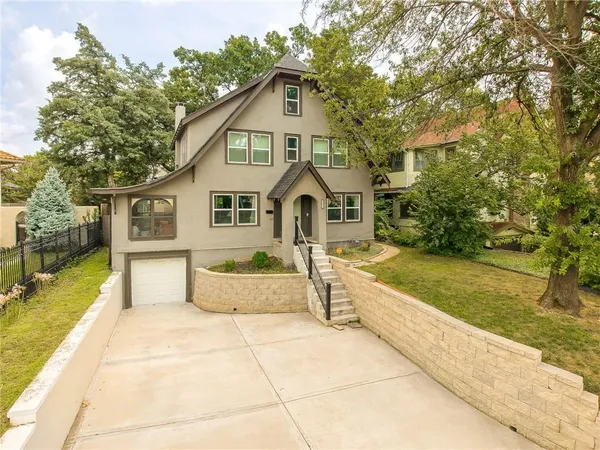 $365,000 | 3651 SW Trafficway, Kansas City, MO 64111