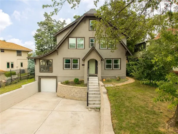 $365,000 | 3651 SW Trafficway, Kansas City, MO 64111