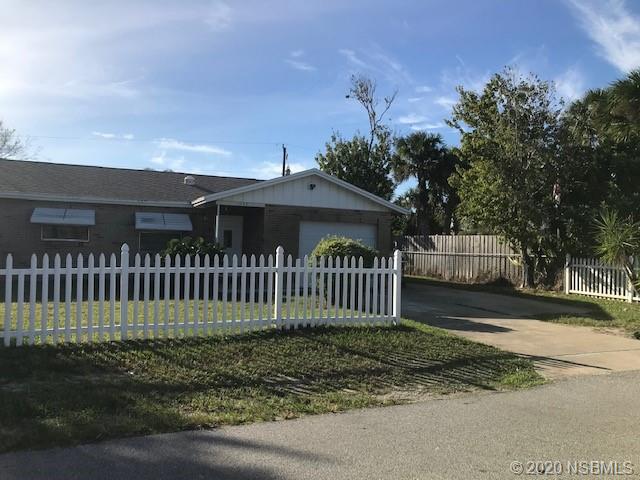 1600 Bradford Road Edgewater, FL 32132 - Photo 4 of 7 a front view of a house with a garden