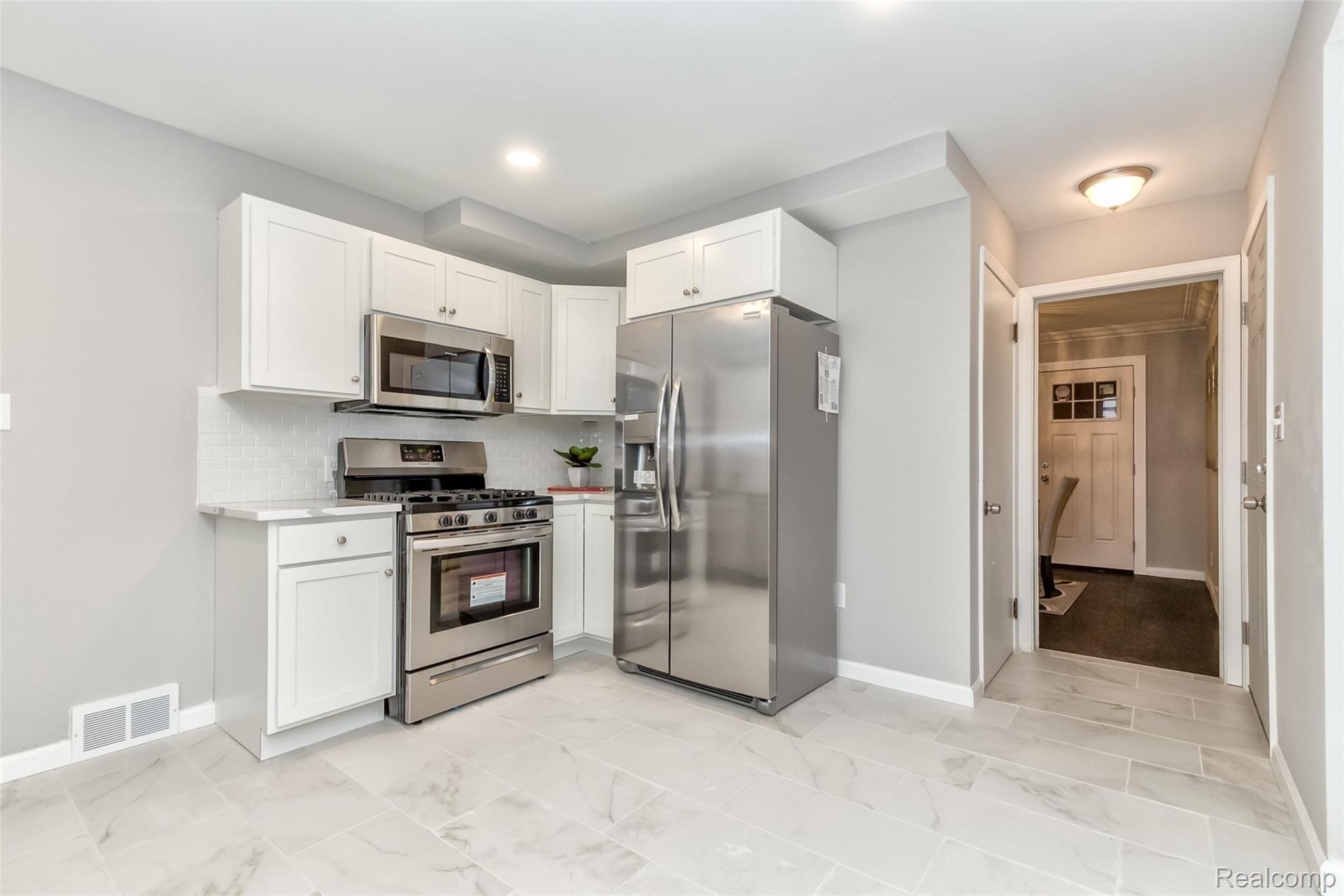 3801 Yorkshire Road Detroit, MI 48224 - Photo 9 of 30 08.jpg