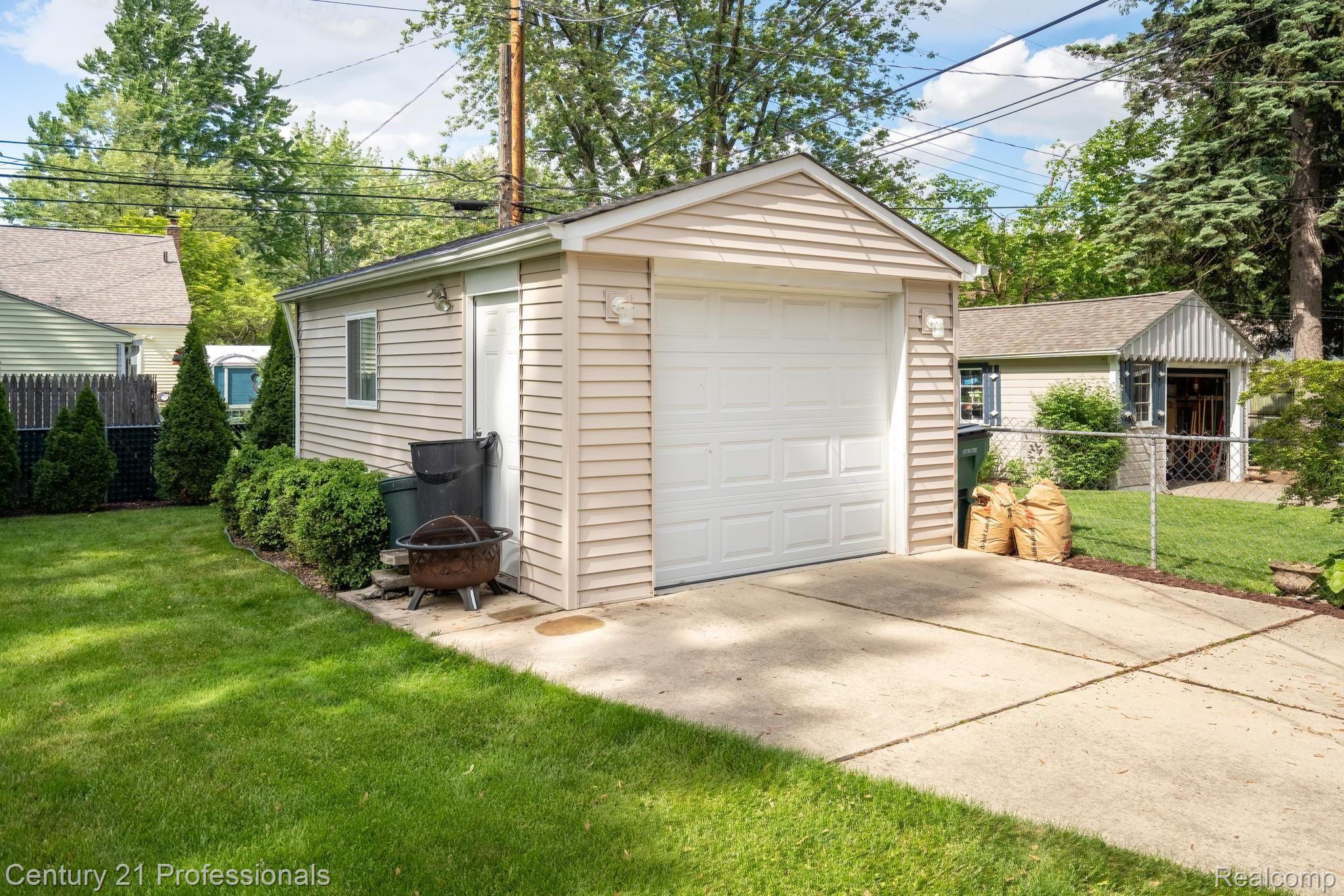 2222 Dorothea Road Berkley, MI 48072 - Photo 28 of 32 28.jpeg