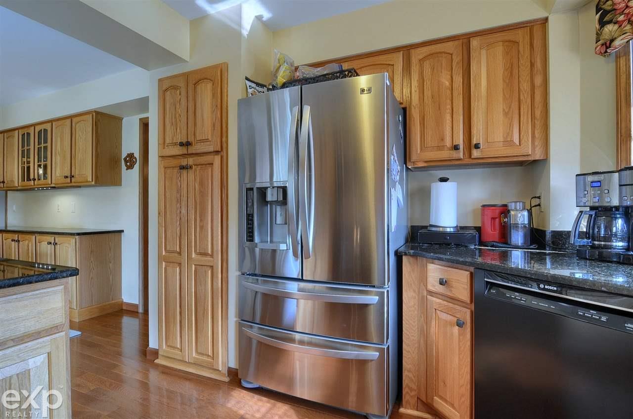 2057 Ridgefield Court Rochester Hills, MI 48306 - Photo 11 of 35