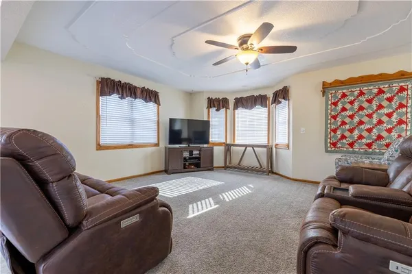 $464,900 | 9769 County Road 427, Savannah, MO 64485