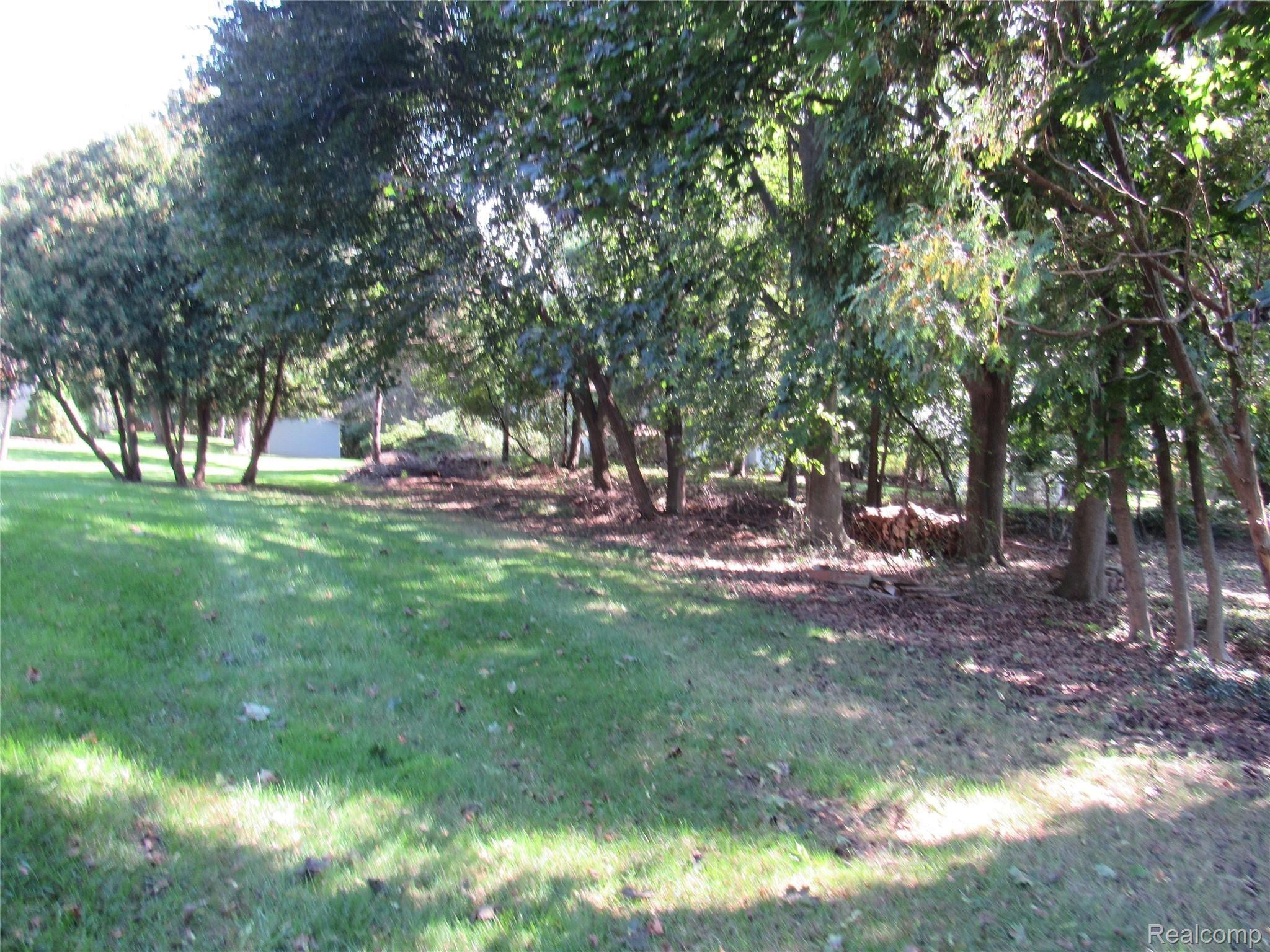 2875 Rhineberry Road Rochester, MI 48309 - Photo 10 of 11 IMG_1862.JPG