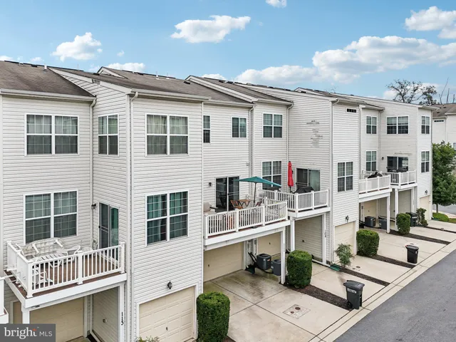 $565,000 | 111 Tanglewood Manor Drive, Silver Spring, MD 20904