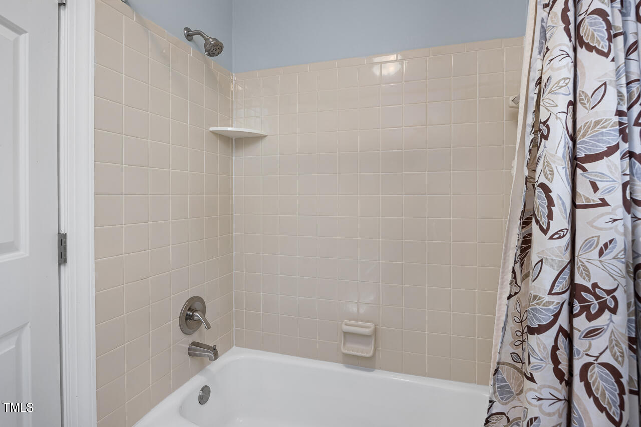 412 Grosvenor Drive Raleigh, NC 27615 - Photo 37 of 53 412-grosvenor-vacant-39