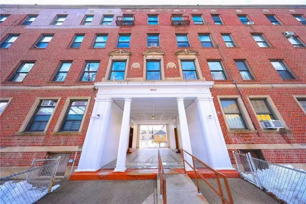 $285,000 | 8320 Bay Parkway, Unit B46 | Bensonhurst