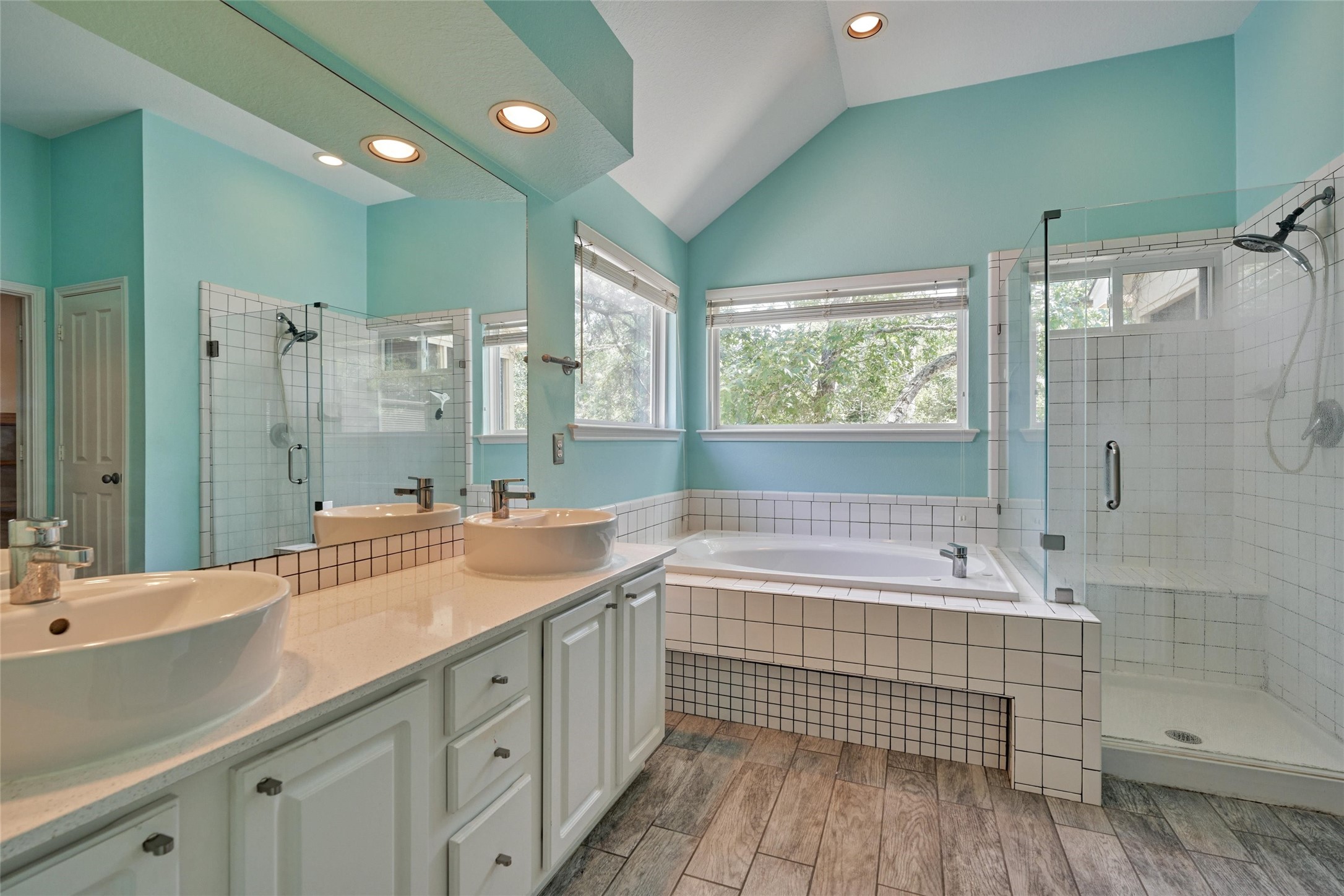 59 West Gaslight Place Spring, TX 77382 - Photo 37 of 47 Primary Bath with separate tub and shower.