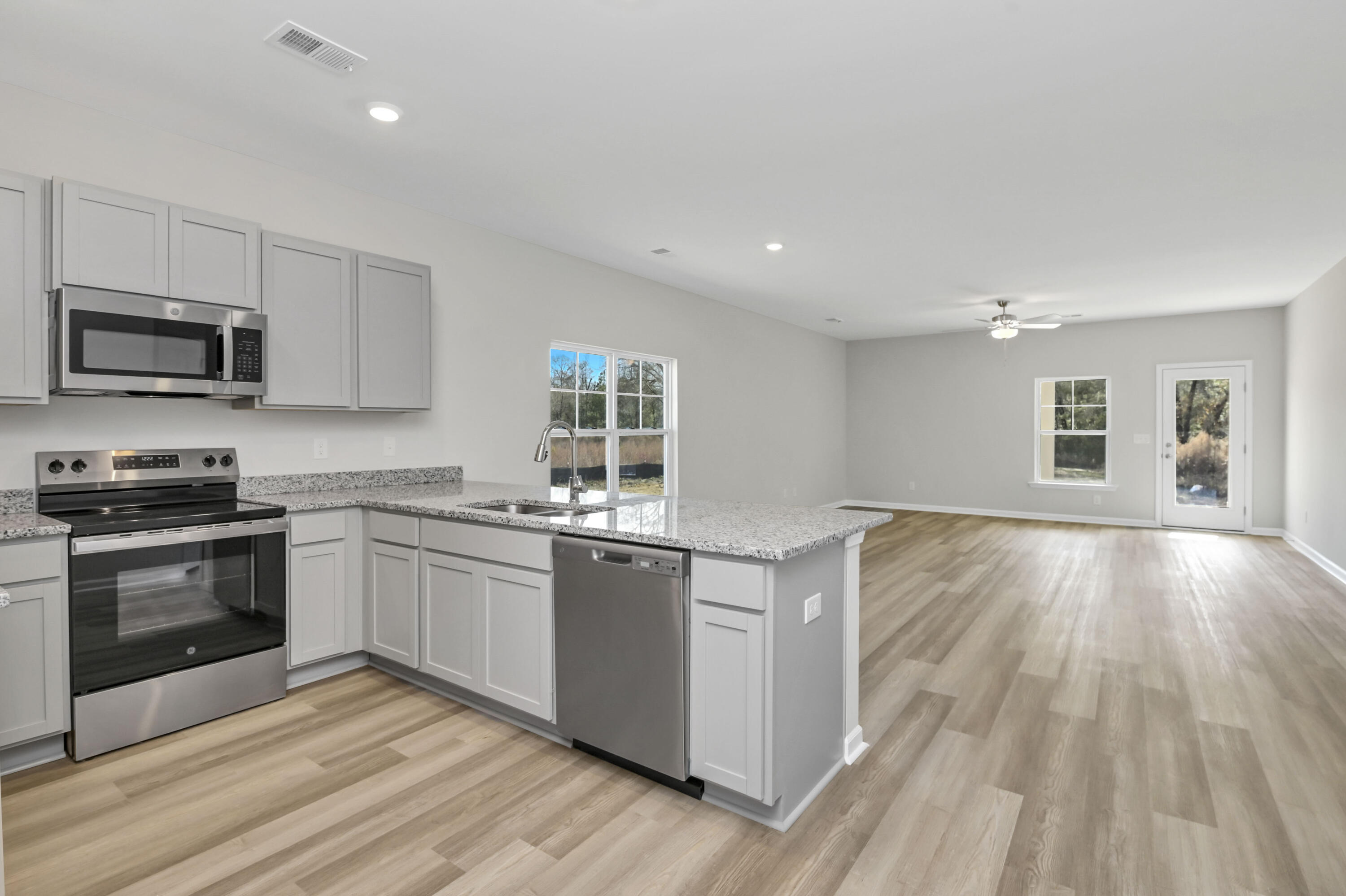 195 Raglins Way Lugoff, SC 29078 - Photo 5 of 30