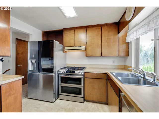 $755,900 | 18027 Southeast Emi Street, Damascus, OR 97089