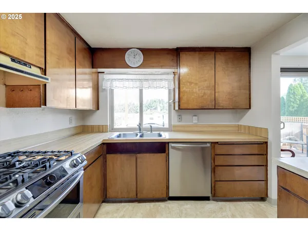 $699,000 | 18027 Southeast Emi Street, Damascus, OR 97089