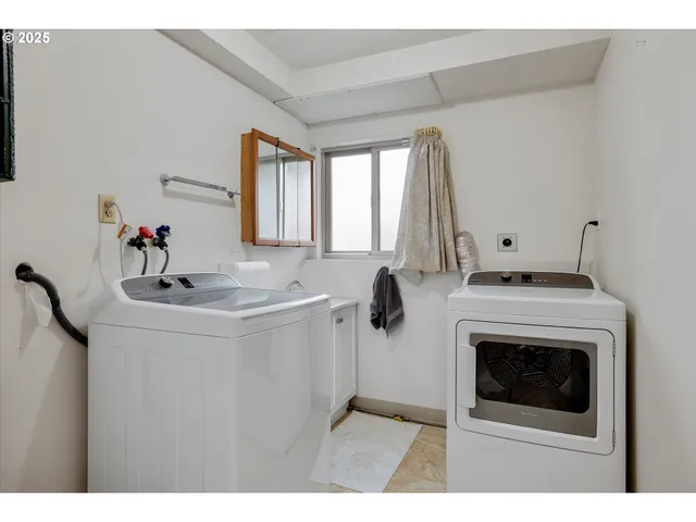 $755,900 | 18027 Southeast Emi Street, Damascus, OR 97089