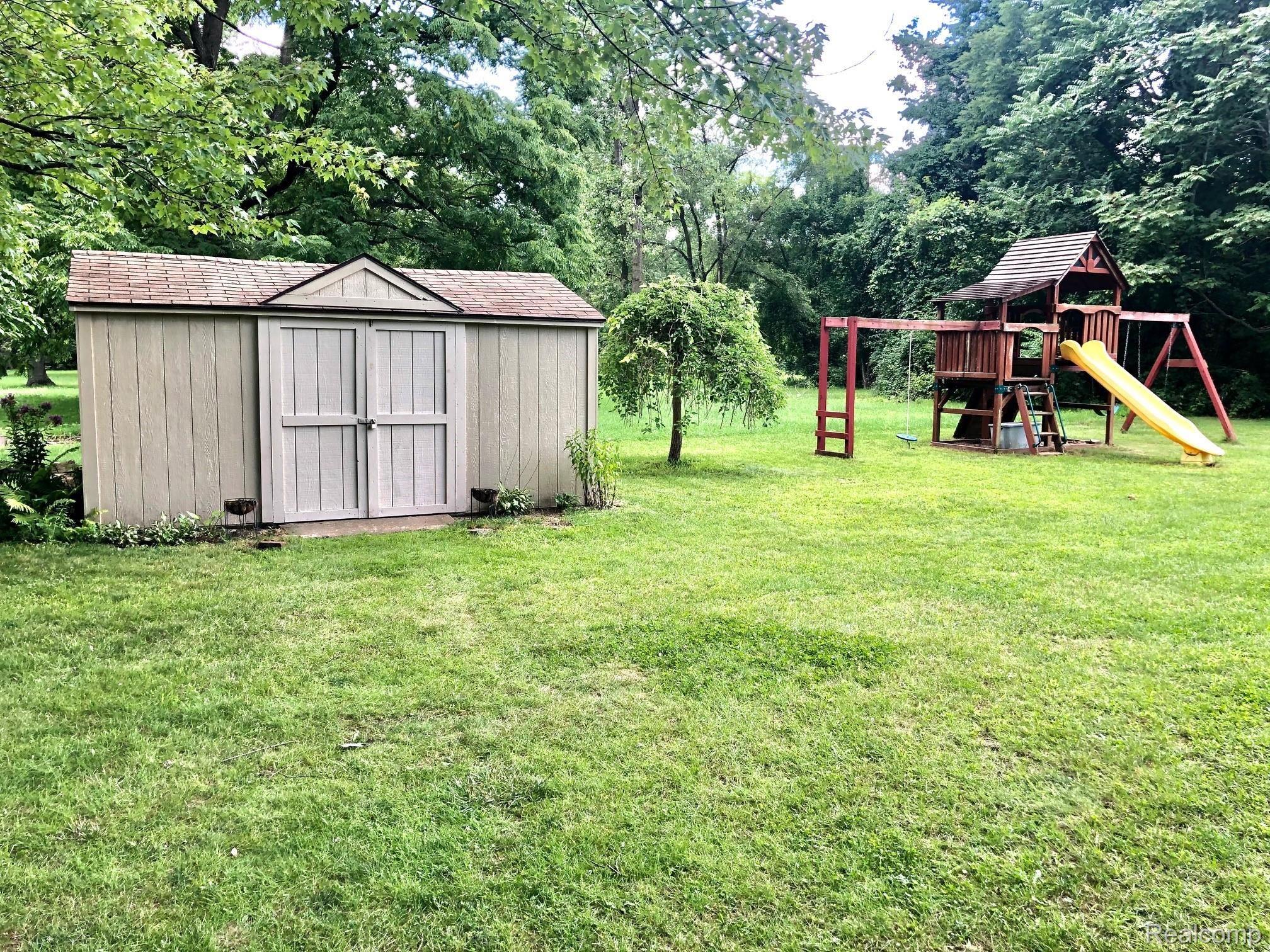 13778 Lenmoore Road Belleville, MI 48111 - Photo 31 of 44 IMG_5349.jpg