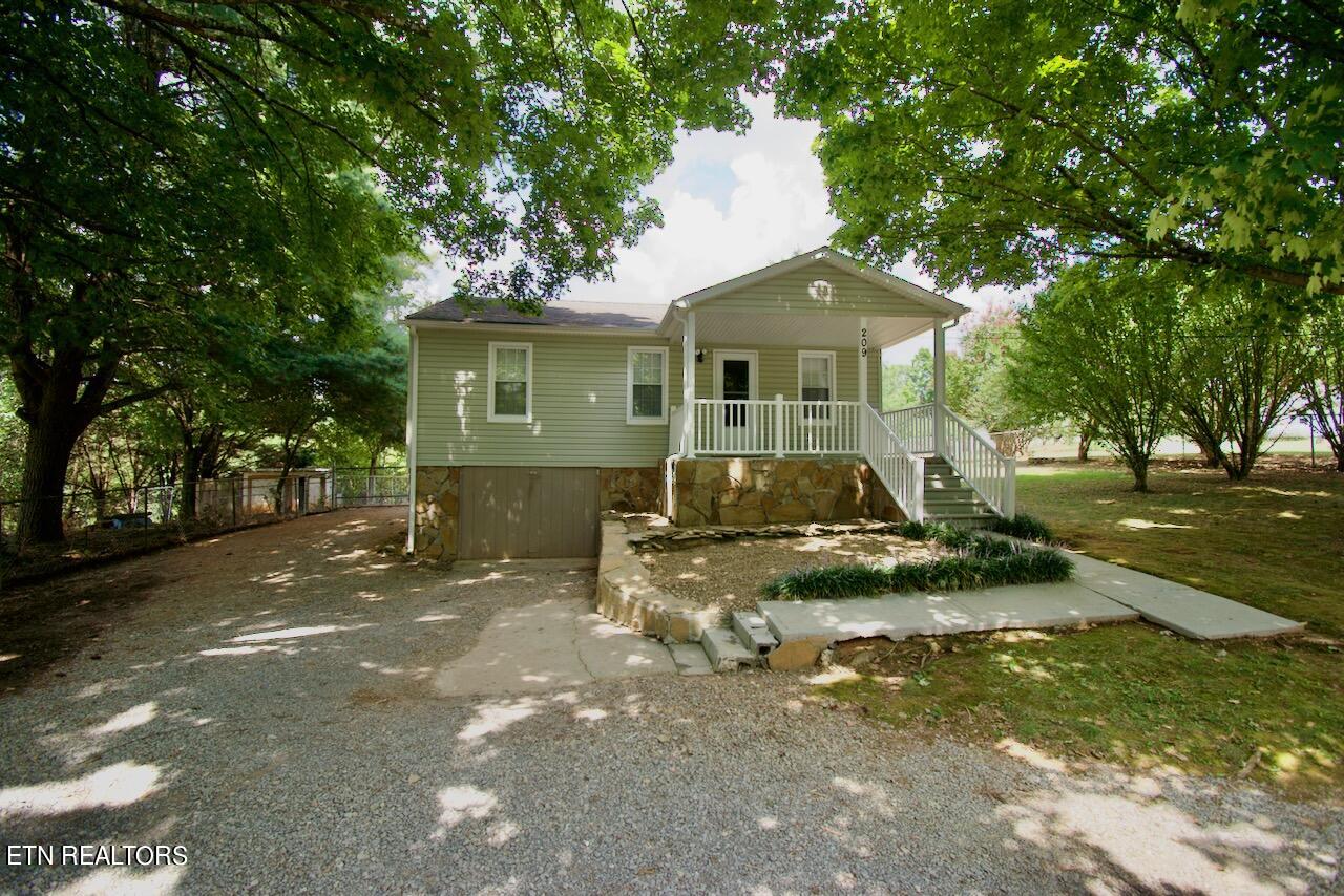 209 North Clover Hill Ridge Road Maryville, TN 37801 - Photo 3 of 44 DSC_0905
