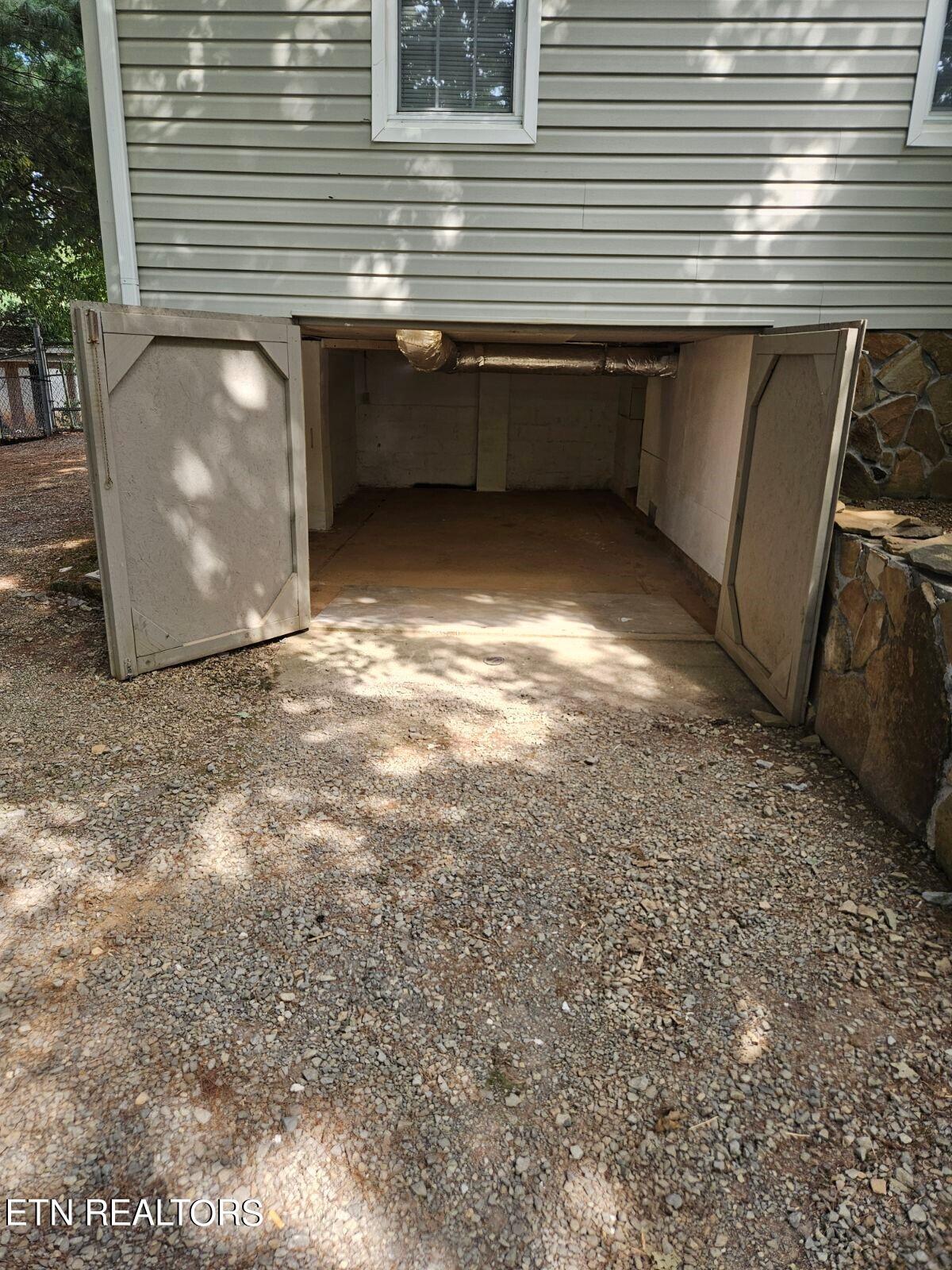 209 North Clover Hill Ridge Road Maryville, TN 37801 - Photo 37 of 44 04