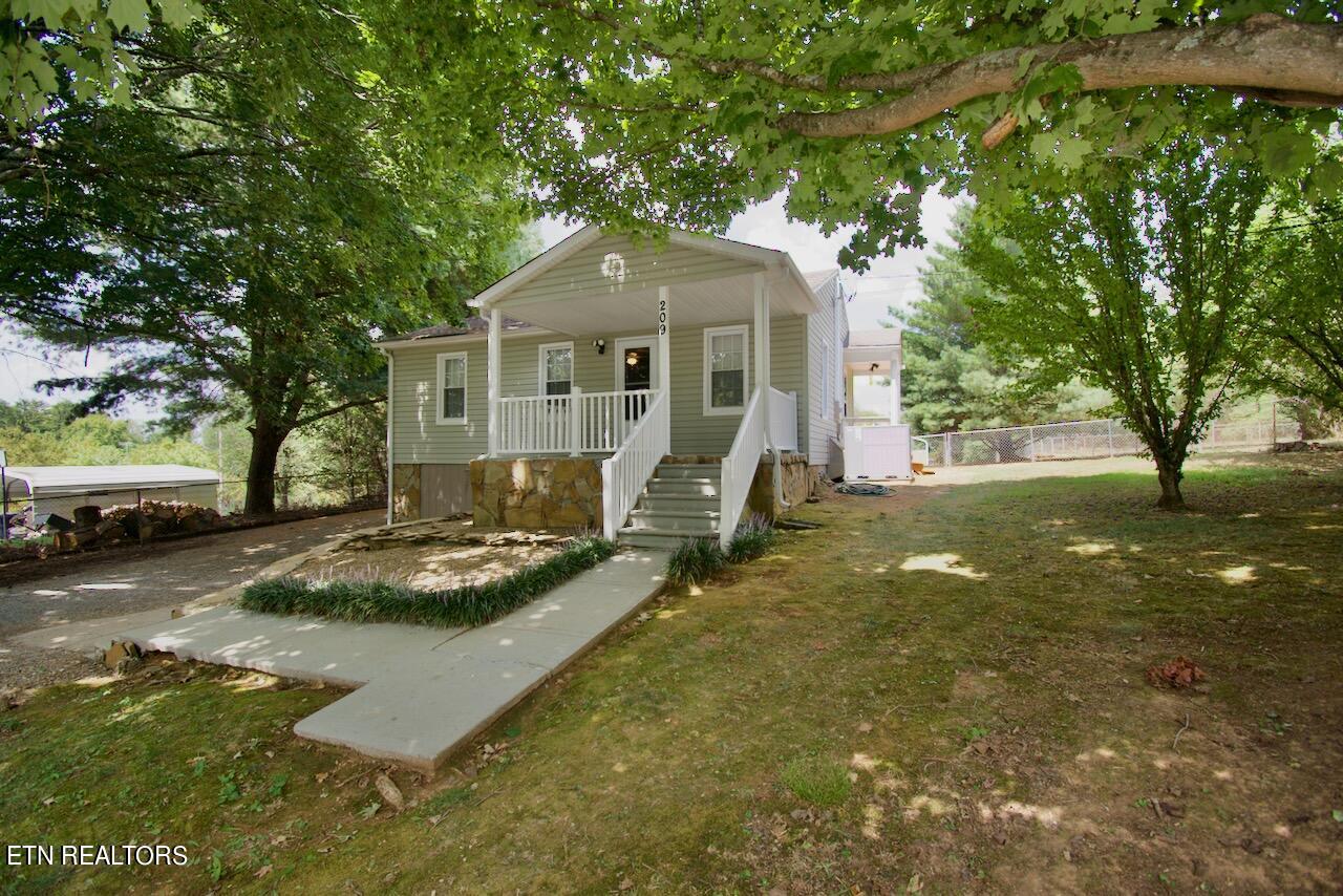 209 North Clover Hill Ridge Road Maryville, TN 37801 - Photo 4 of 44 DSC_0906