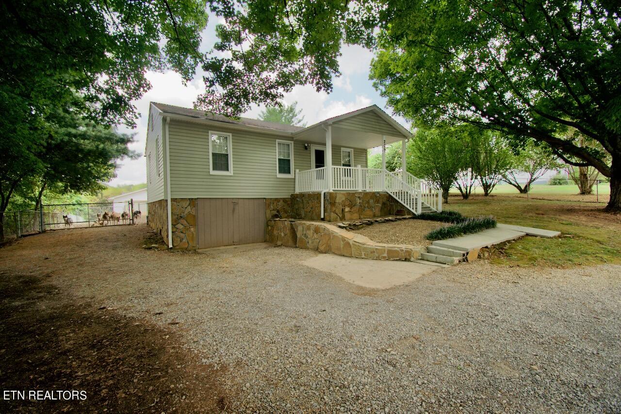 209 North Clover Hill Ridge Road Maryville, TN 37801 - Photo 5 of 44 DSC_0923