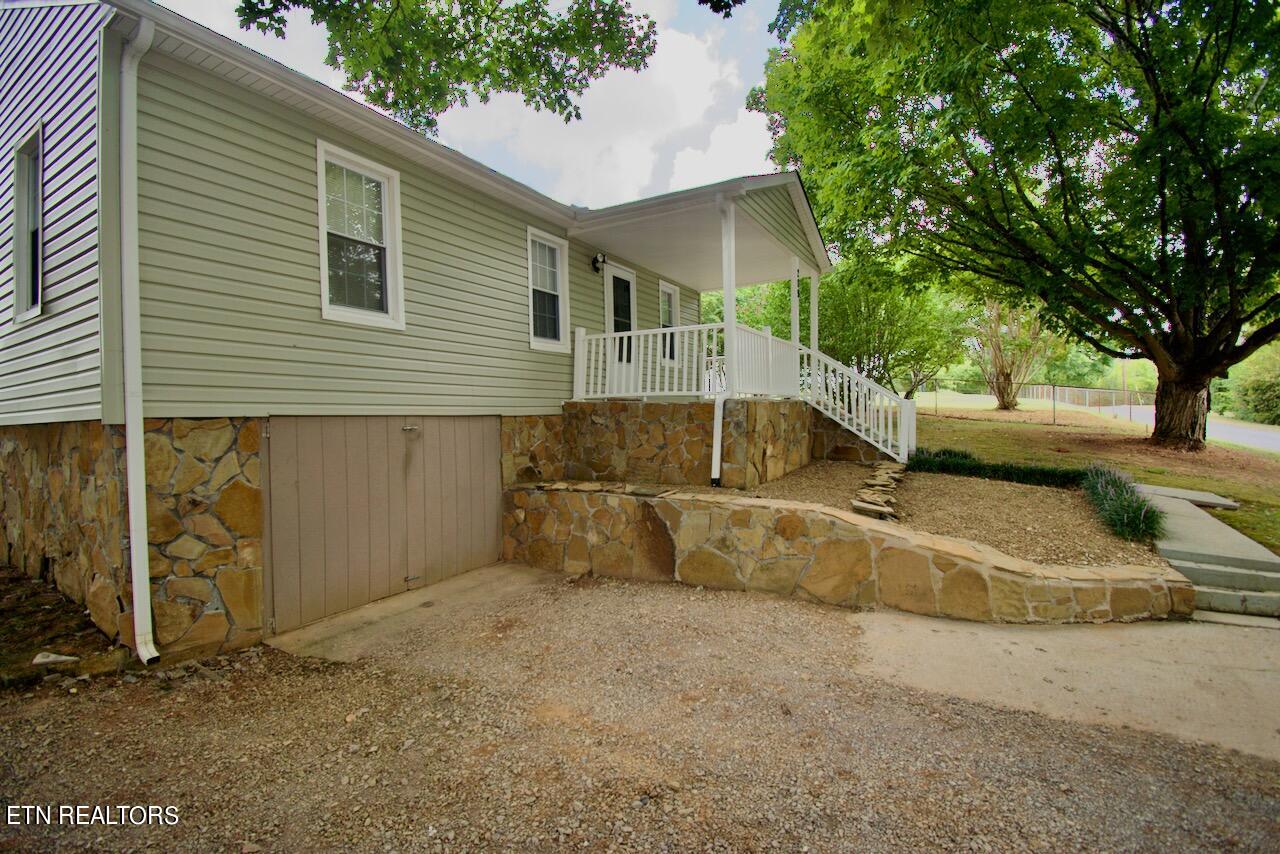209 North Clover Hill Ridge Road Maryville, TN 37801 - Photo 6 of 44 DSC_0922