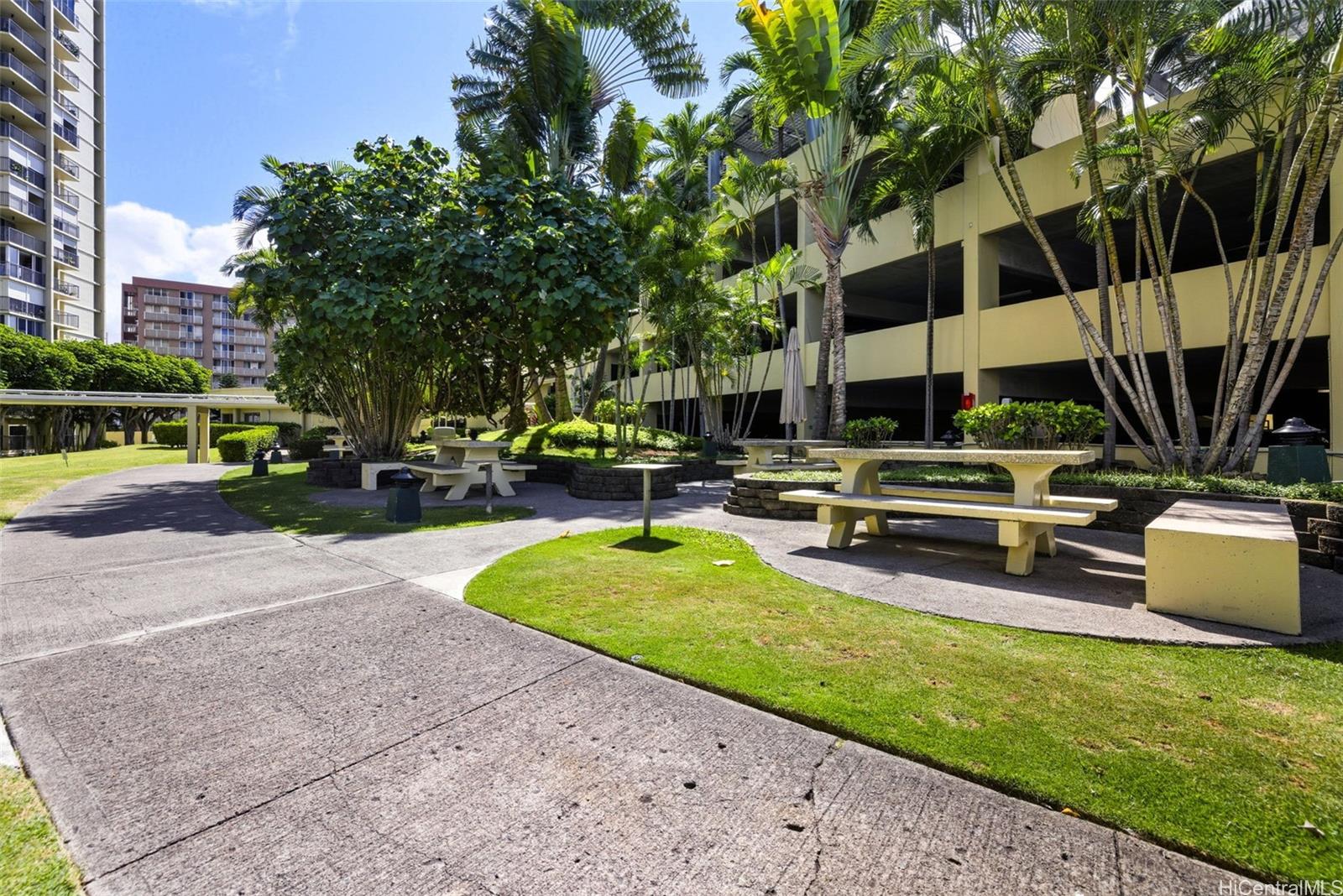 3161 Ala Ilima Street, Unit 1616 Honolulu, HI 96818 - Photo 17 of 23 a view of a backyard with sitting area