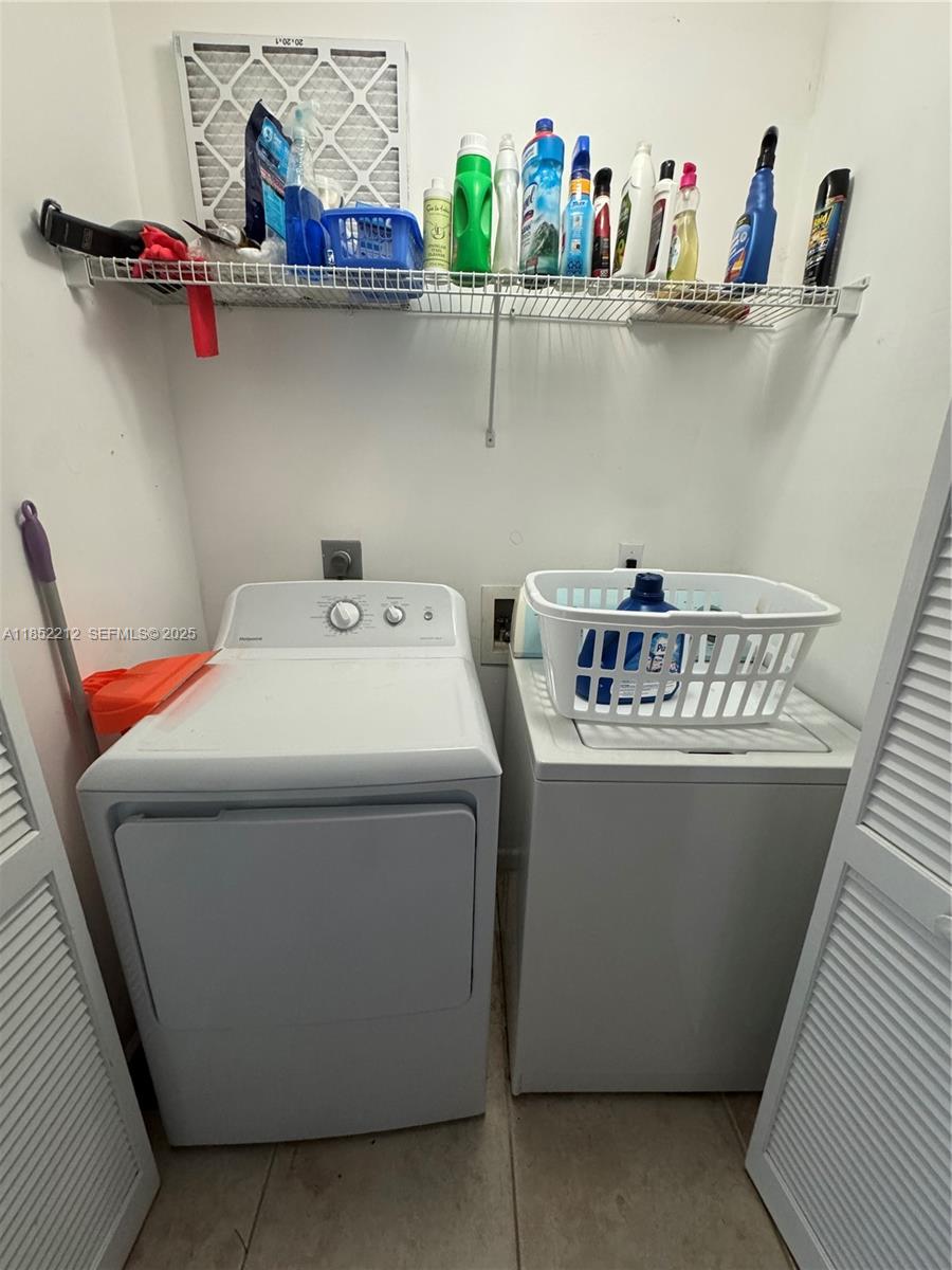 1165 Crystal Way, Unit B Delray Beach, FL 33444 - Photo 10 of 16 a utility room with dryer and washer