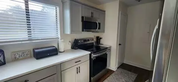 $2,000 | 8471 Yadkin Circle, Unit M, North Charleston, SC 29406