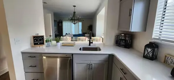 $2,000 | 8471 Yadkin Circle, Unit M, North Charleston, SC 29406