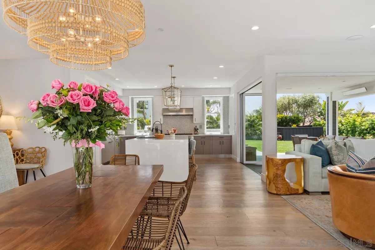 1112 Crest Drive Encinitas, CA 92024 - Photo 11 of 49