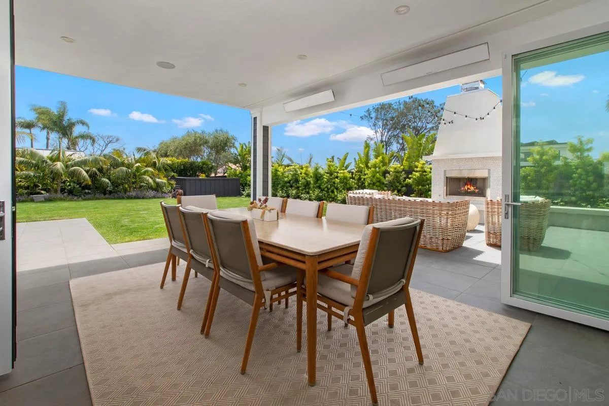 1112 Crest Drive Encinitas, CA 92024 - Photo 12 of 49