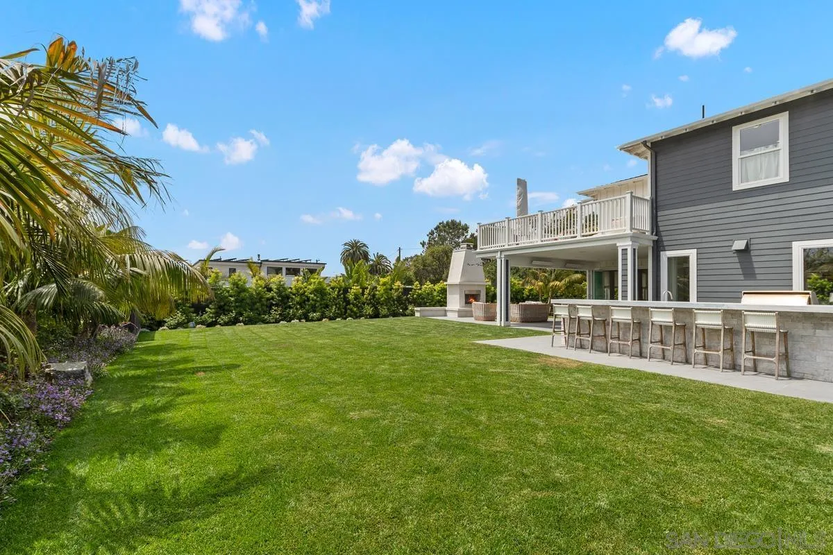 1112 Crest Drive Encinitas, CA 92024 - Photo 15 of 49