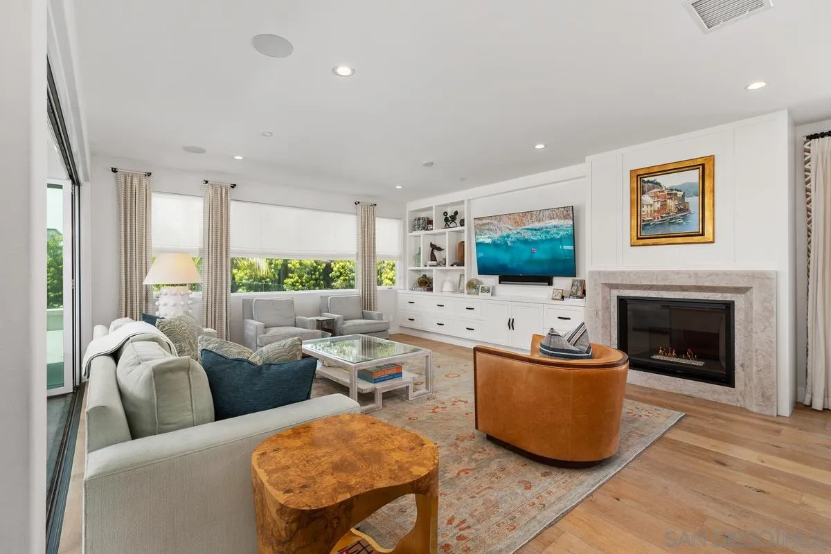 1112 Crest Drive Encinitas, CA 92024 - Photo 16 of 49