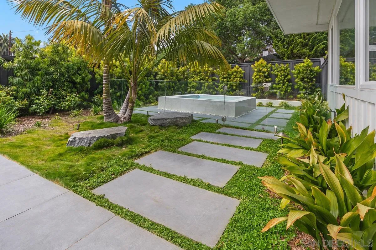 1112 Crest Drive Encinitas, CA 92024 - Photo 3 of 49