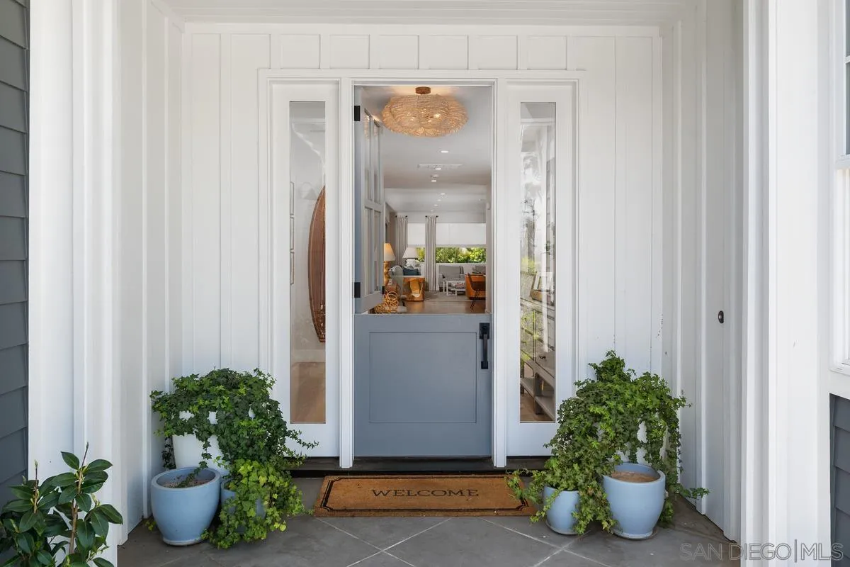 1112 Crest Drive Encinitas, CA 92024 - Photo 6 of 49