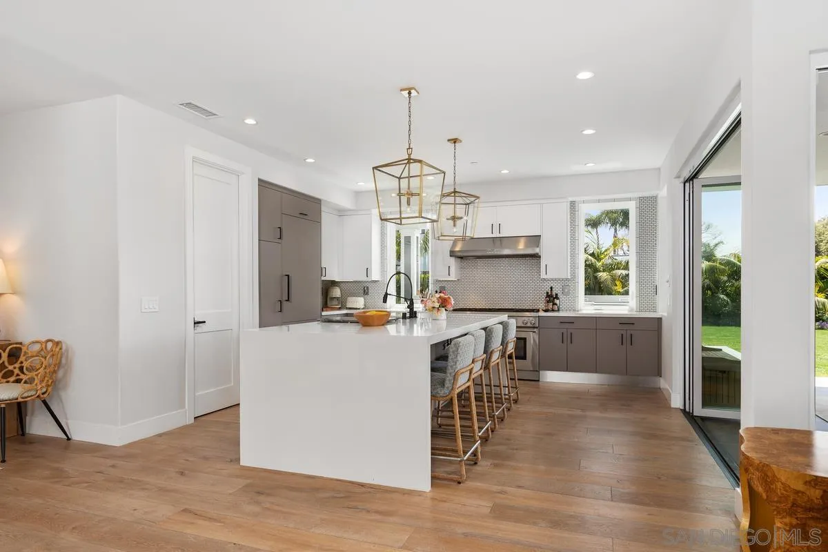 1112 Crest Drive Encinitas, CA 92024 - Photo 9 of 49