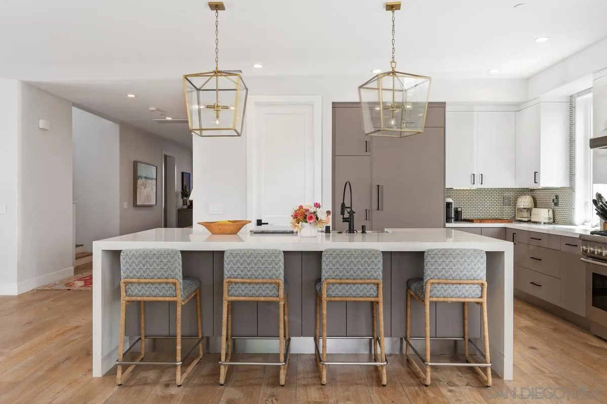 1112 Crest Drive Encinitas, CA 92024 - Photo 10 of 49