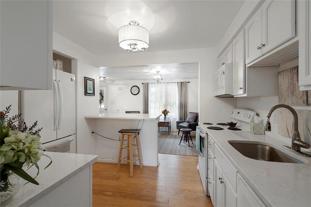 3066 East Bardonner Road Gibsonia, PA 15044 - Photo 5 of 18 Gorgeous floor continue through the kitchen, bringing warmth to the bright and clean space.