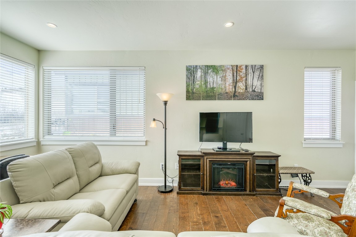 29 Haymaker Street, Unit 2B Silverthorne, CO 80498 - Photo 19 of 28 Living room featuring baseboards, wood finished floors, and recessed lighting