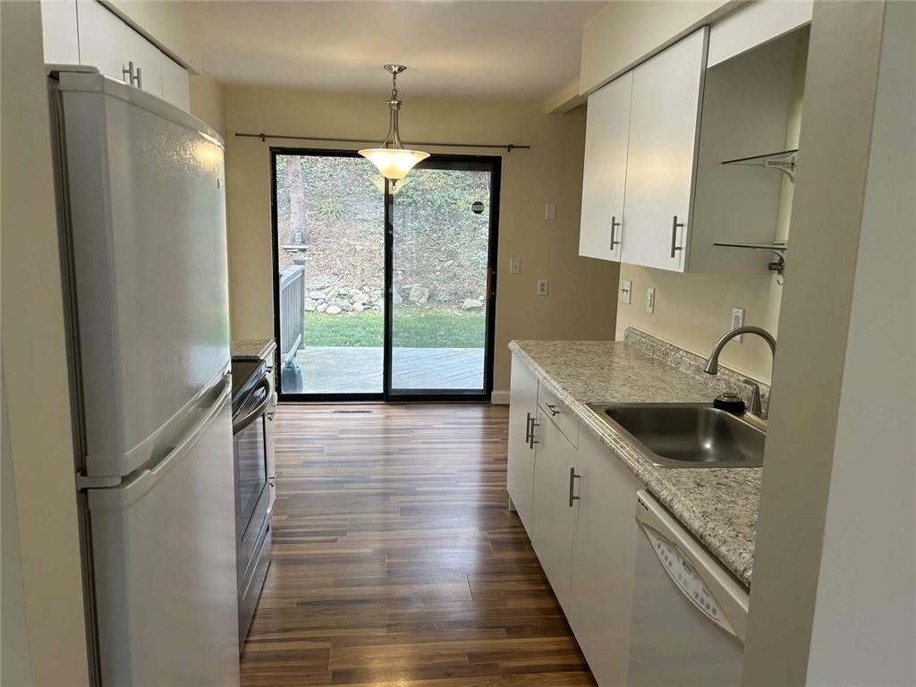 203 Springwater Court Coraopolis, PA 15108 - Photo 8 of 25 Gallery Image 8