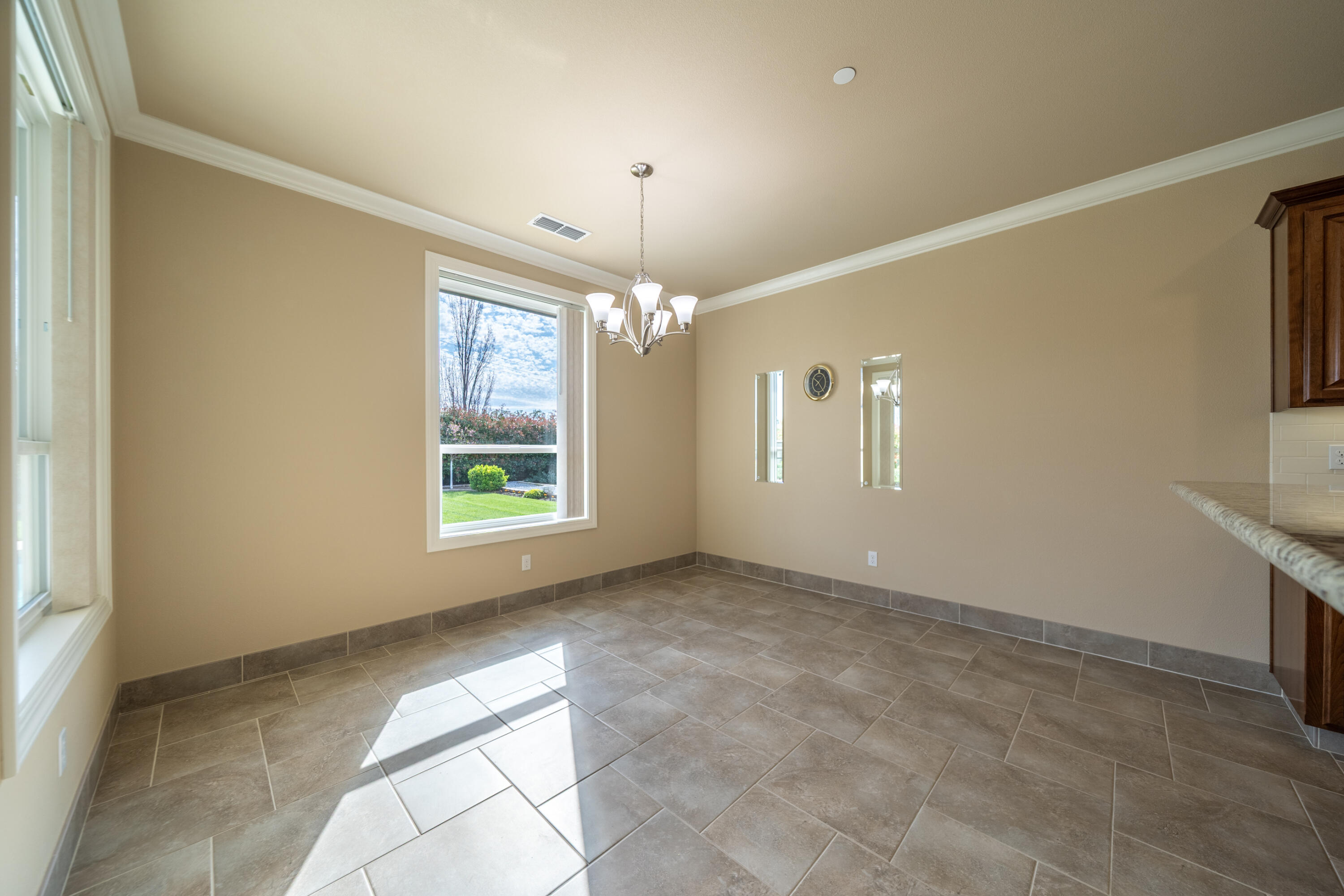 1915 Jolie Way Redding, CA 96003 - Photo 15 of 32 Dining Room