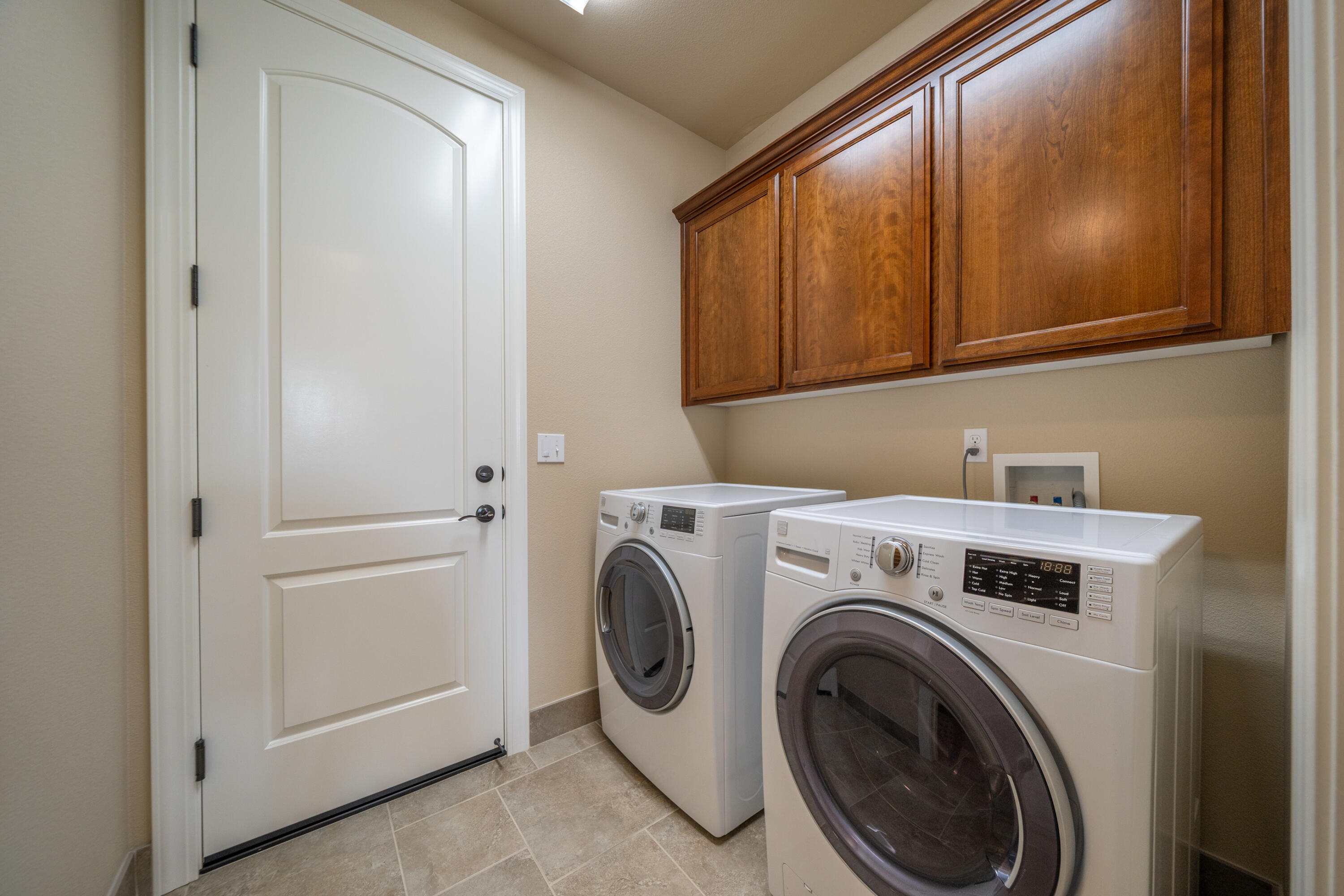 1915 Jolie Way Redding, CA 96003 - Photo 18 of 32 Laundry Room