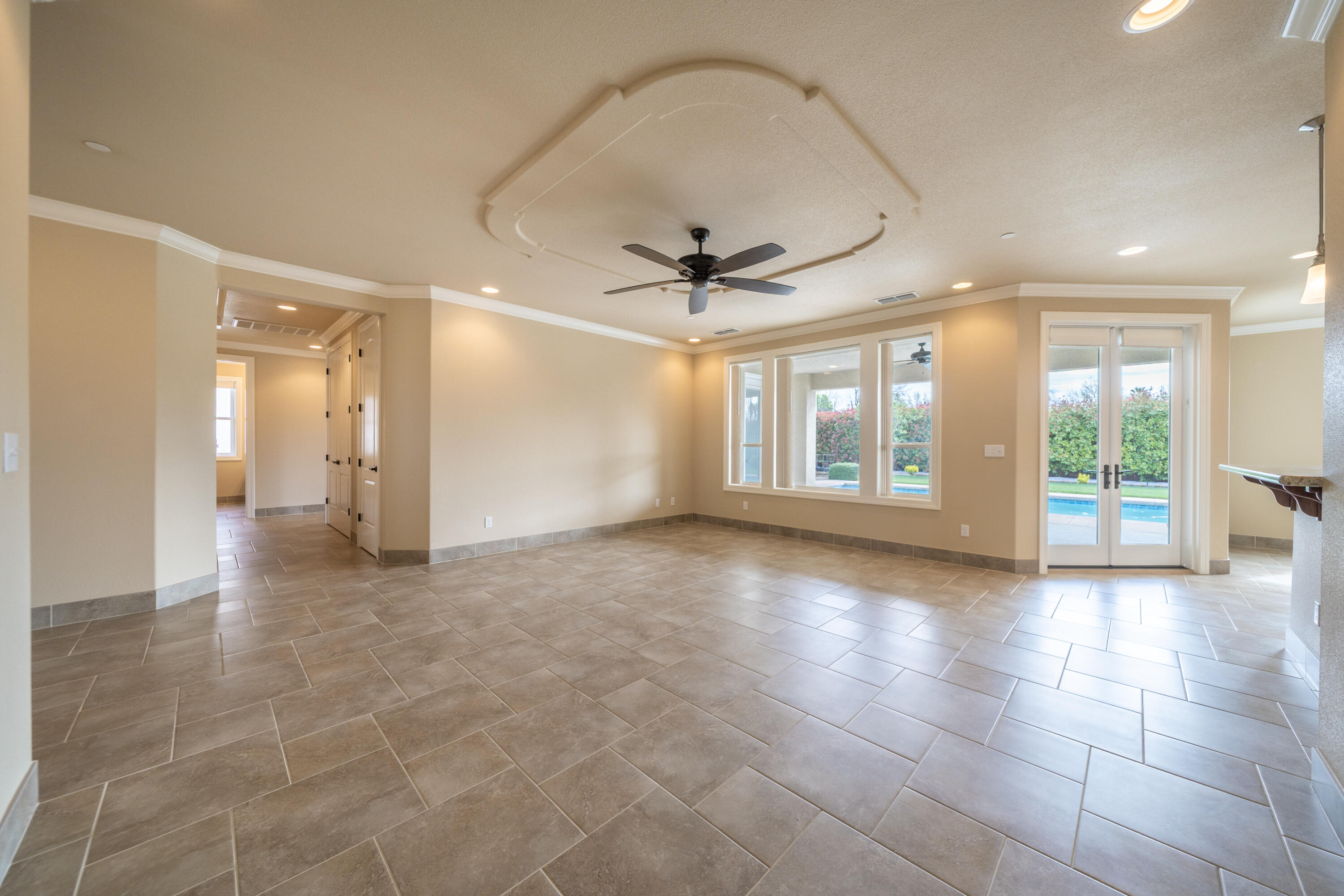 1915 Jolie Way Redding, CA 96003 - Photo 19 of 32 Living Area