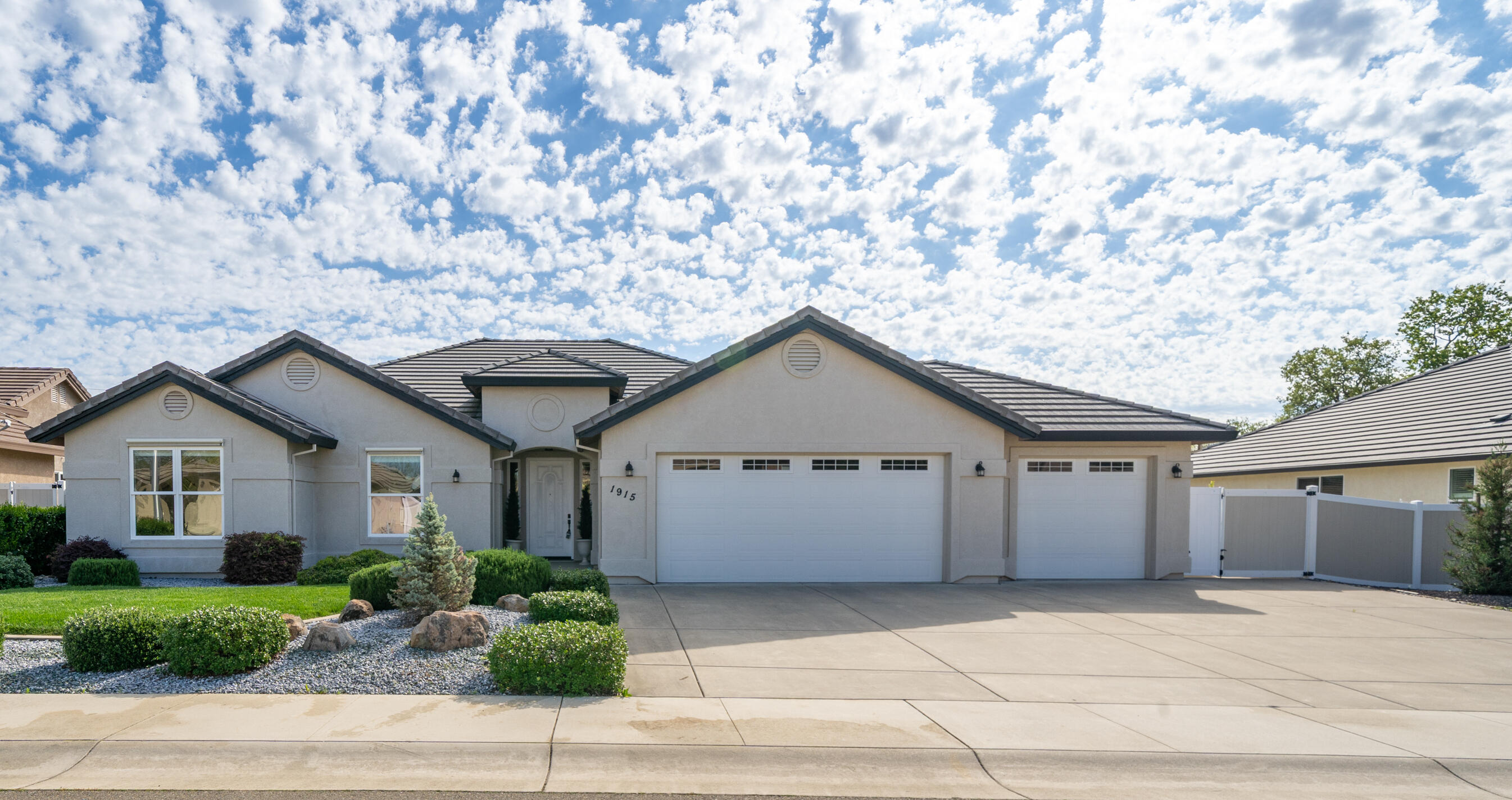 1915 Jolie Way Redding, CA 96003 - Photo 29 of 32 Front