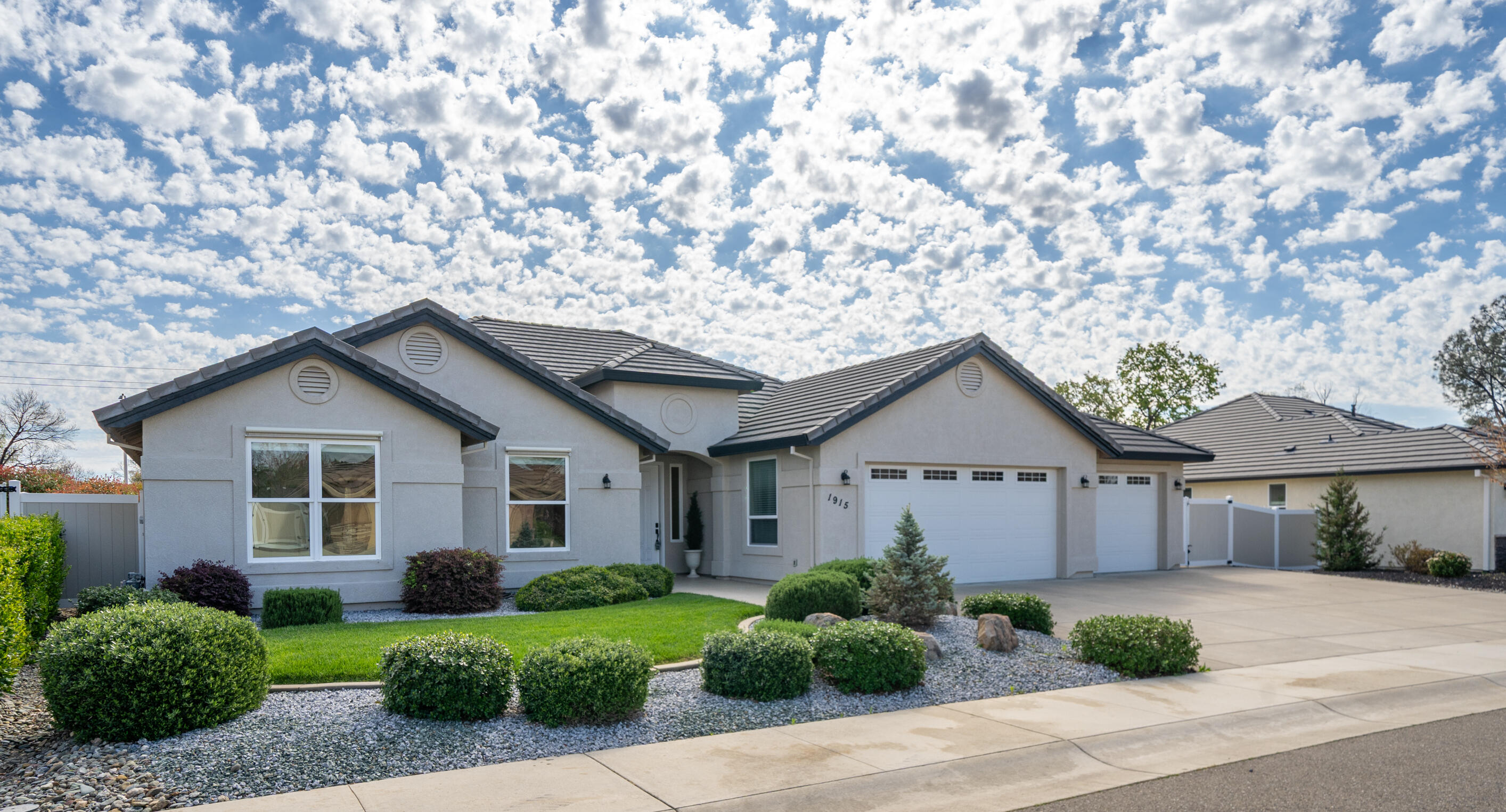 1915 Jolie Way Redding, CA 96003 - Photo 30 of 32 Front