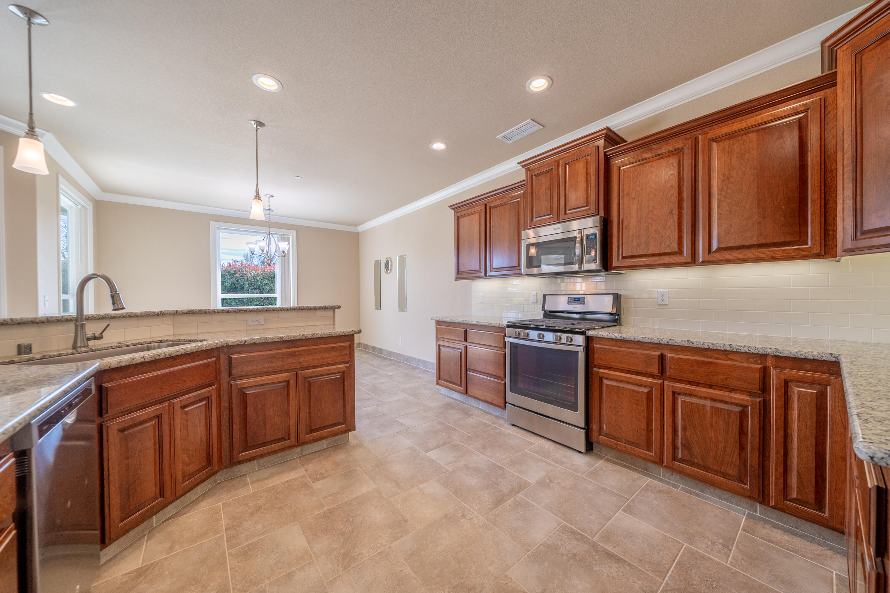 1915 Jolie Way Redding, CA 96003 - Photo 3 of 32 Kitchen