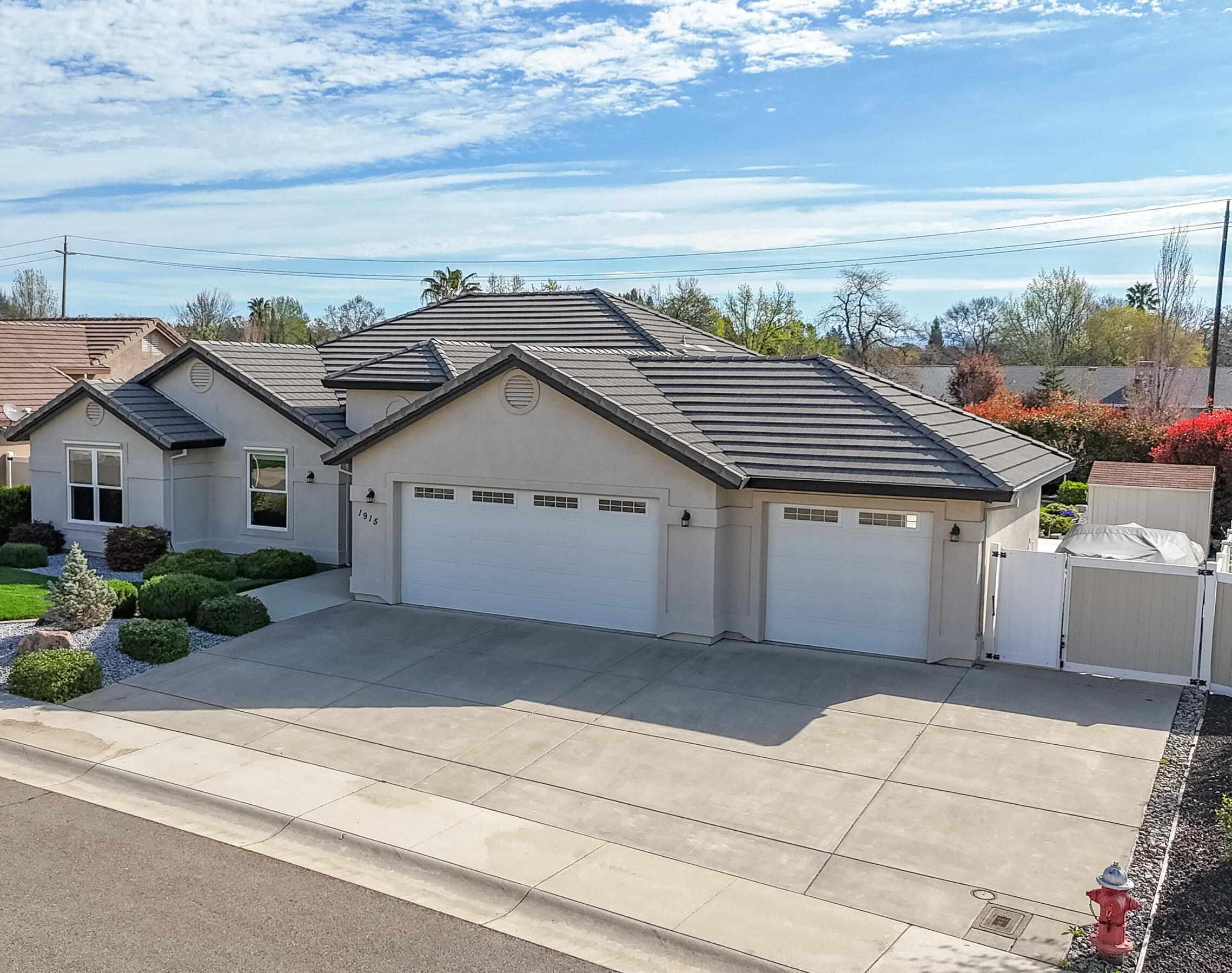 1915 Jolie Way Redding, CA 96003 - Photo 31 of 32 Front