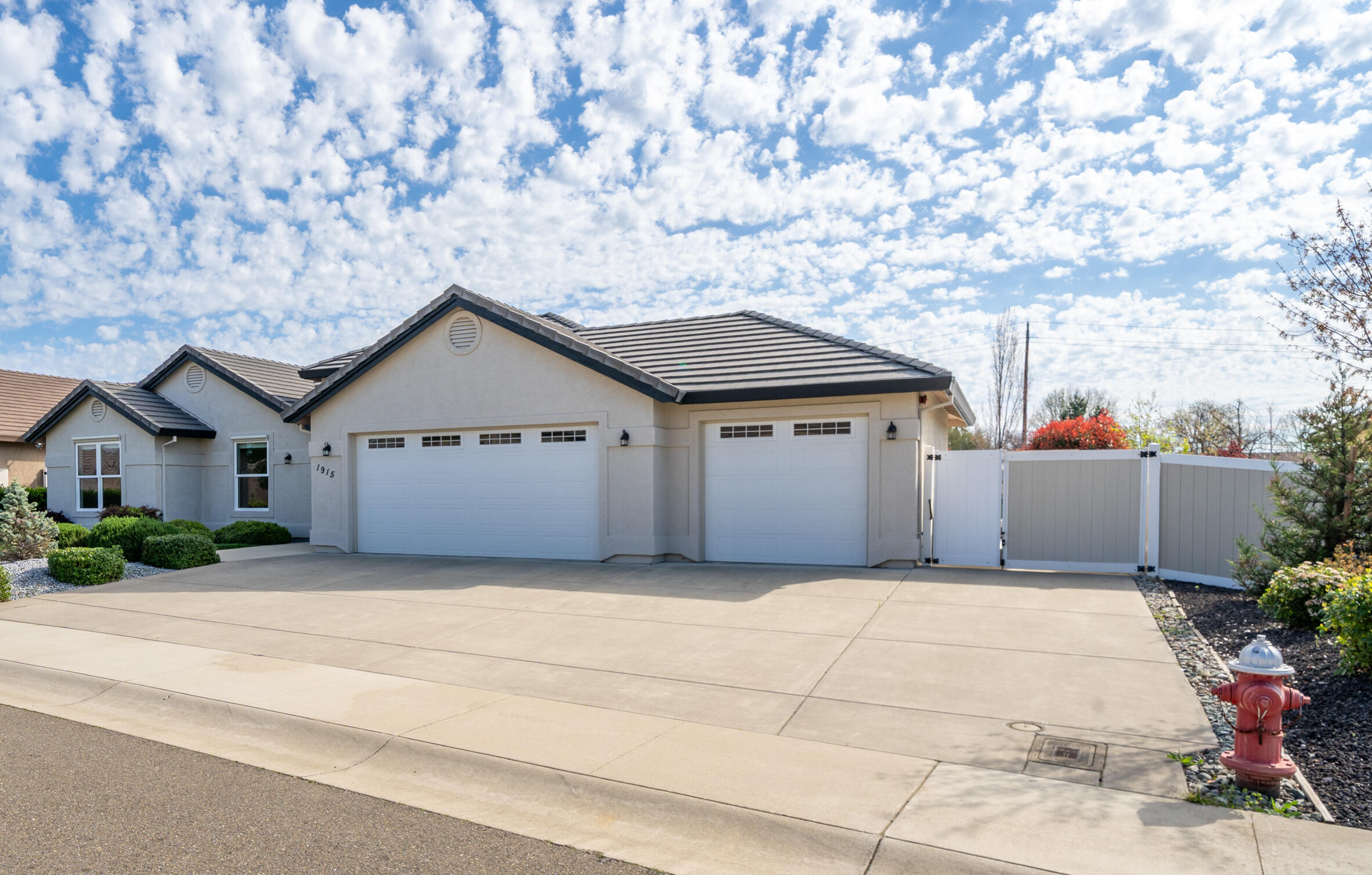 1915 Jolie Way Redding, CA 96003 - Photo 32 of 32 Front