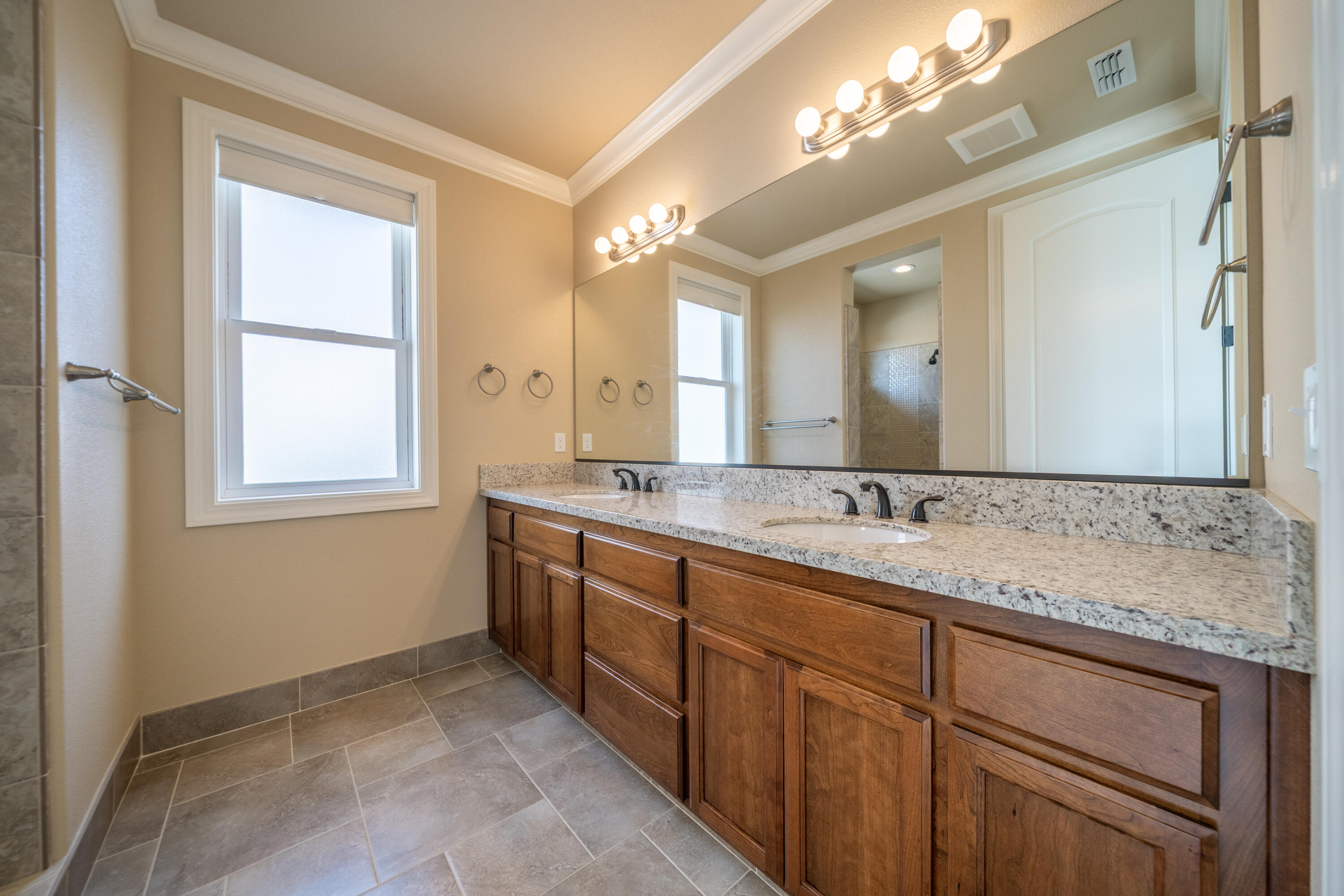 1915 Jolie Way Redding, CA 96003 - Photo 8 of 32 Primary Bath