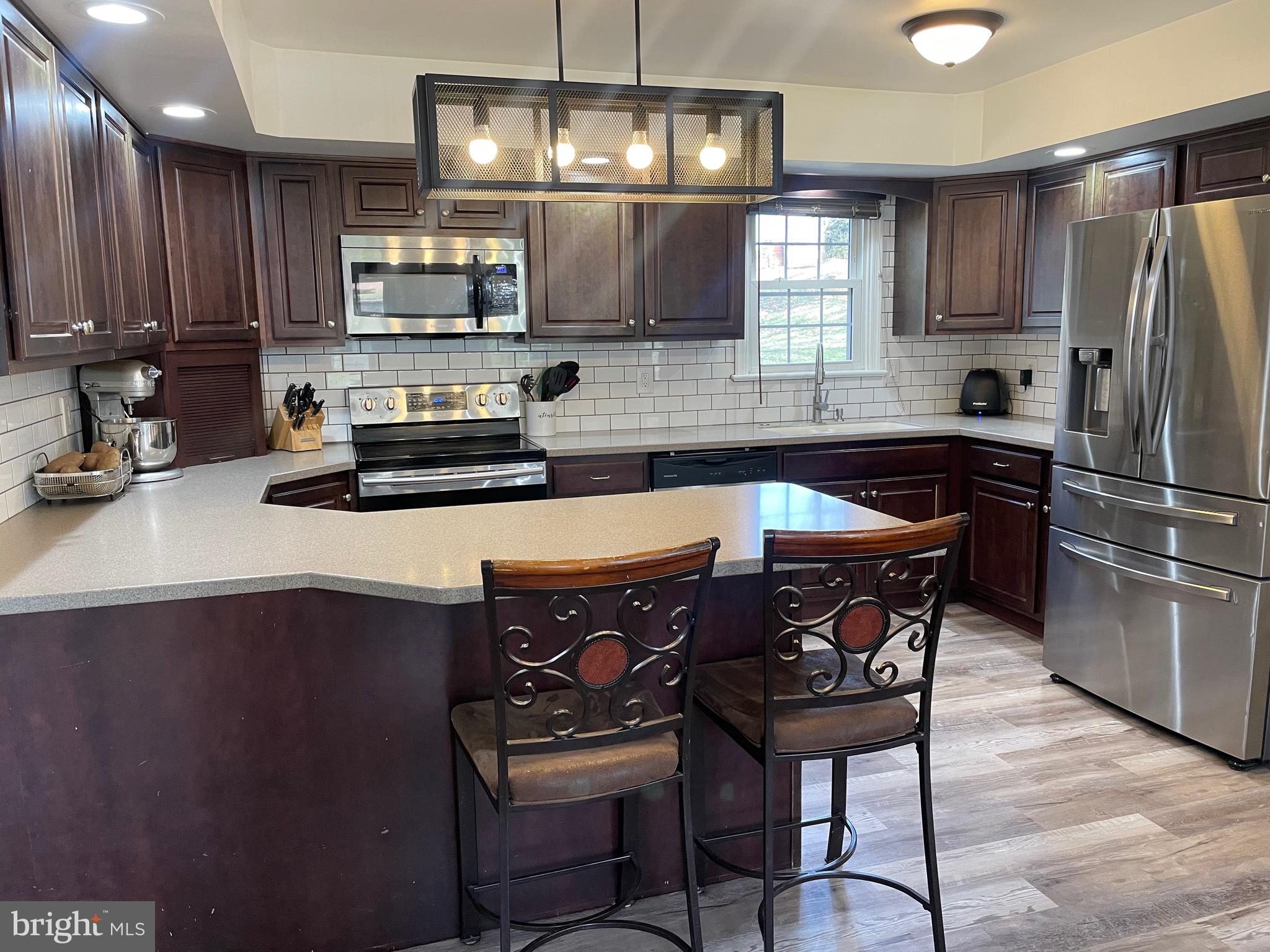 1193 West Lexington Road Manheim, PA 17545 - Photo 2 of 4 Gallery Image 2