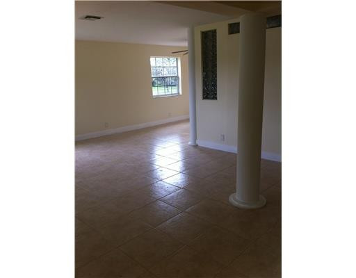 42 Virginia Road Miramar, FL 33023 - Photo 3 of 13 Living Room