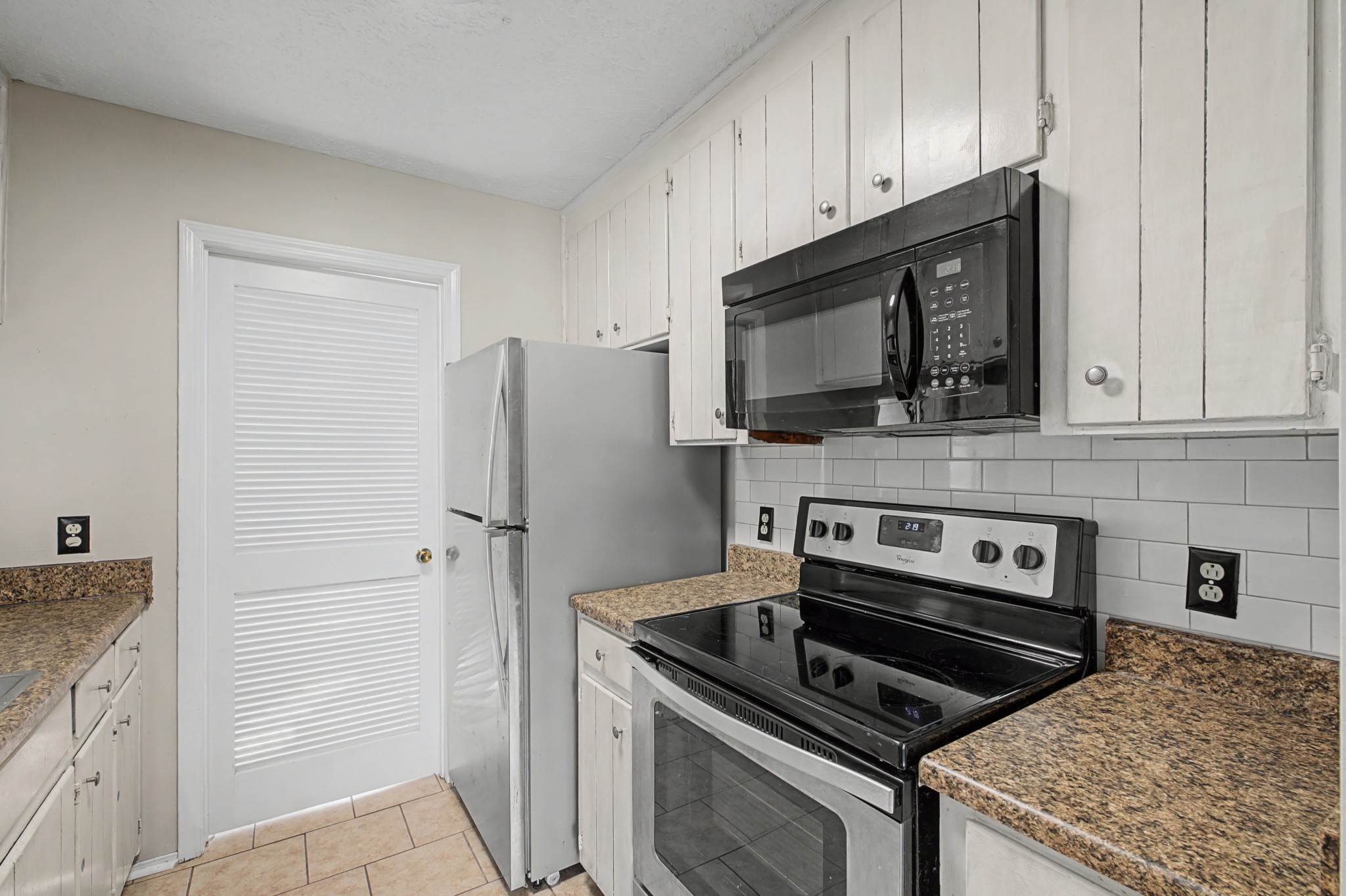 4316 Baton Rouge Drive Hermitage, TN 37076 - Photo 7 of 20 a kitchen with a stove microwave and refrigerator